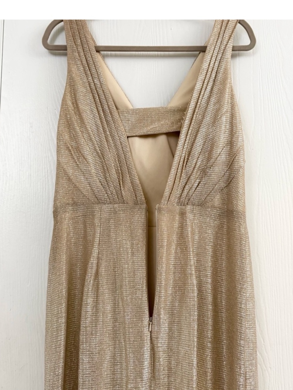 Hailey Paige Gold Metallic
Pleated Gown Sleeveless Formal Maxi Dress Size 12 - Picture 8 of 12